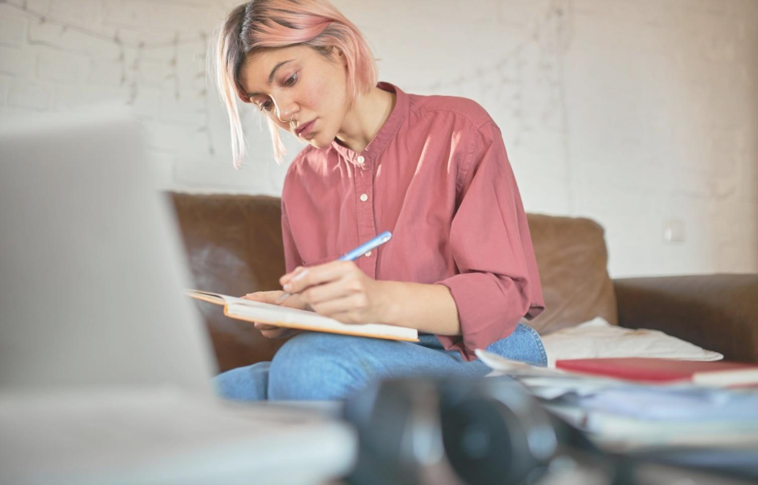 Expense tracking and categorization methods